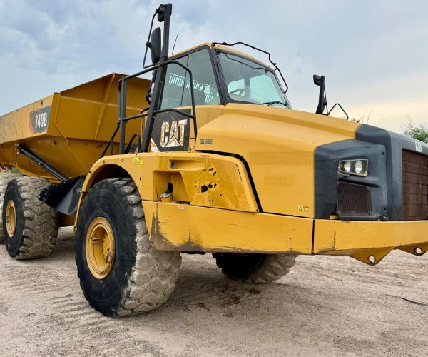 2012 CATERPILLAR ARTICULATED TRUCK 740B 001