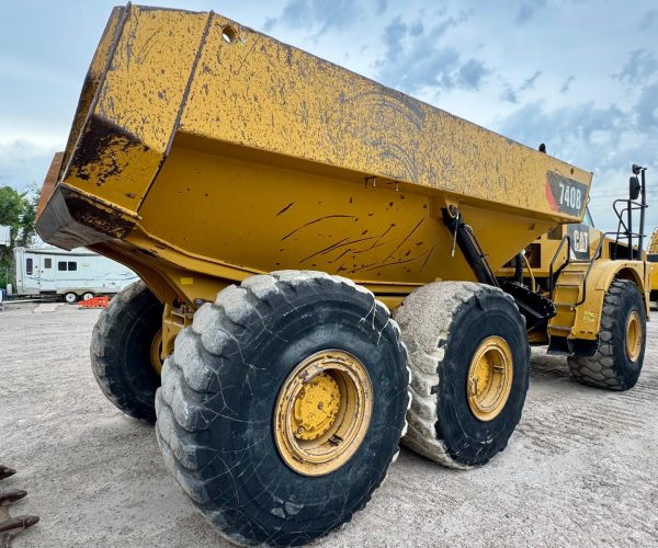 2012 CATERPILLAR ARTICULATED TRUCK 740B 005