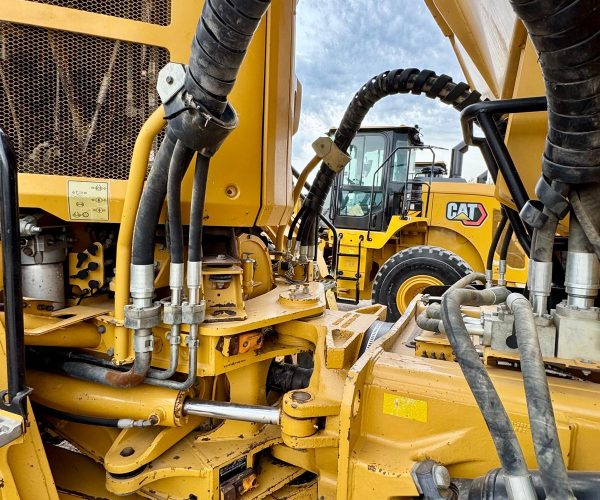 2012 CATERPILLAR ARTICULATED TRUCK 740B 010