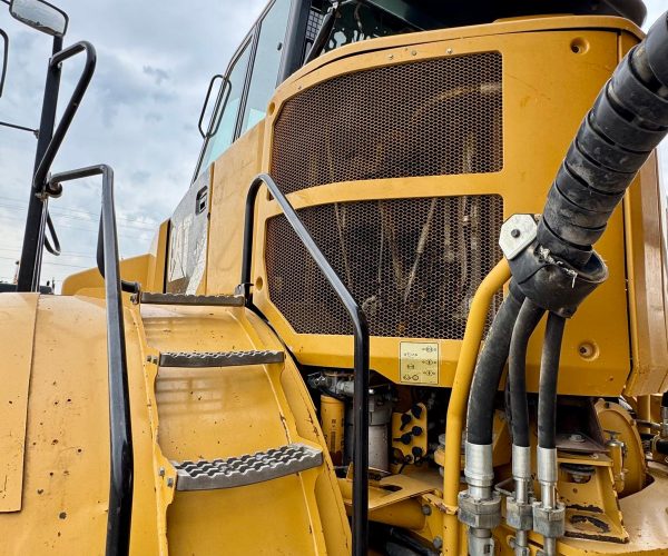 2012 CATERPILLAR ARTICULATED TRUCK 740B 012