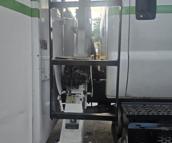 2012 FORD F-750 4X2 CHIPPER ALTEC LRV56 55 FT HEIGHT UTILITY 016