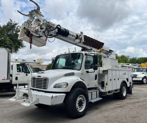 2012 FREIGHTLINER M2 106 4X4 ALTEC DM47BR DIGGER 001