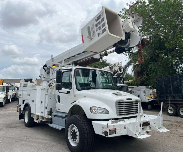 2012 FREIGHTLINER M2 106 4X4 ALTEC DM47BR DIGGER 002