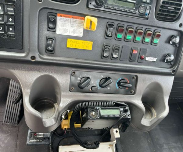 2012 FREIGHTLINER M2 106 4X4 ALTEC DM47BR DIGGER 011
