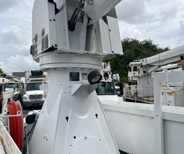 2012 FREIGHTLINER M2 106 4X4 ALTEC DM47BR DIGGER 013