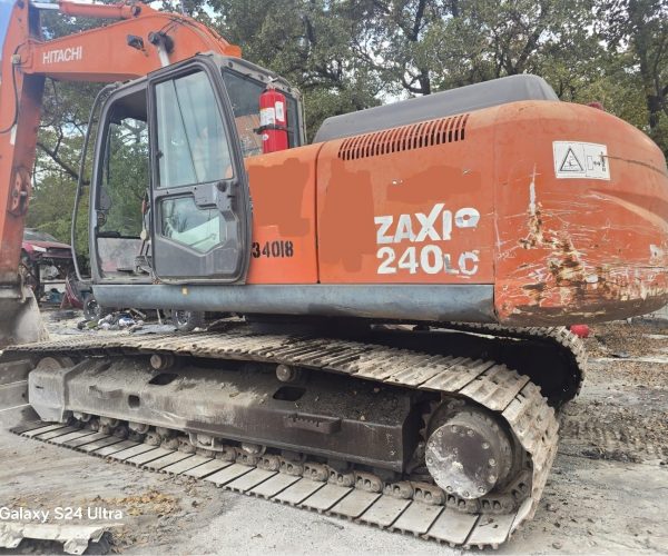 2012 HITACHI ZAXIS 240LC EXCAVATOR ENCLOSED CAB 003