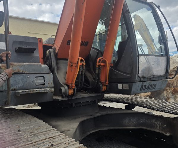 2012 HITACHI ZAXIS 240LC EXCAVATOR ENCLOSED CAB 005