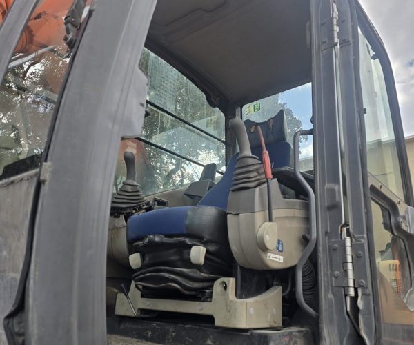 2012 HITACHI ZAXIS 240LC EXCAVATOR ENCLOSED CAB 008