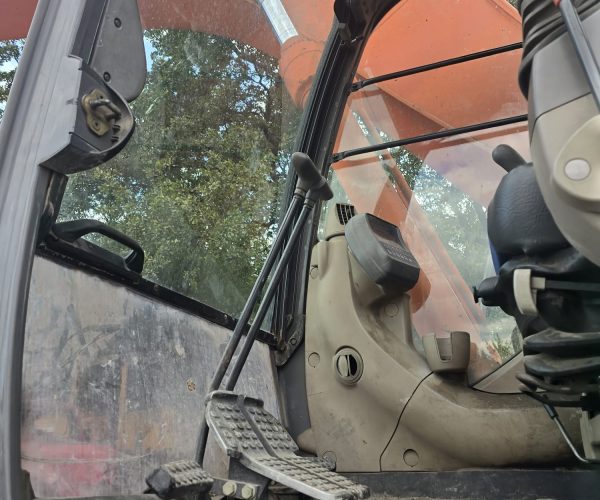2012 HITACHI ZAXIS 240LC EXCAVATOR ENCLOSED CAB 009
