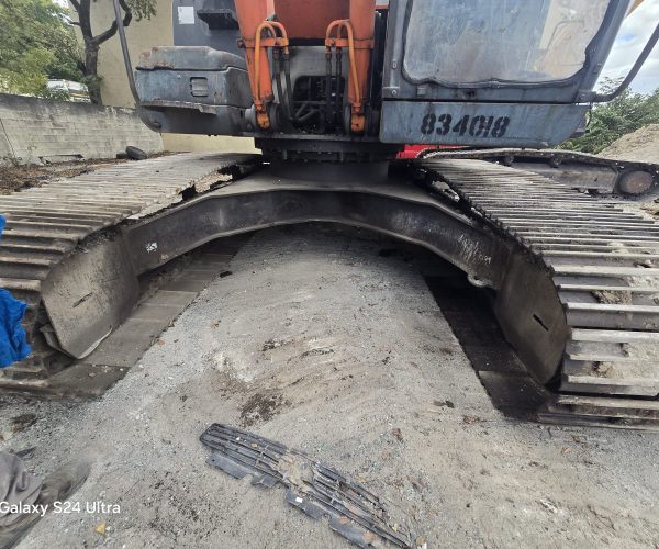 2012 HITACHI ZAXIS 240LC EXCAVATOR ENCLOSED CAB 013