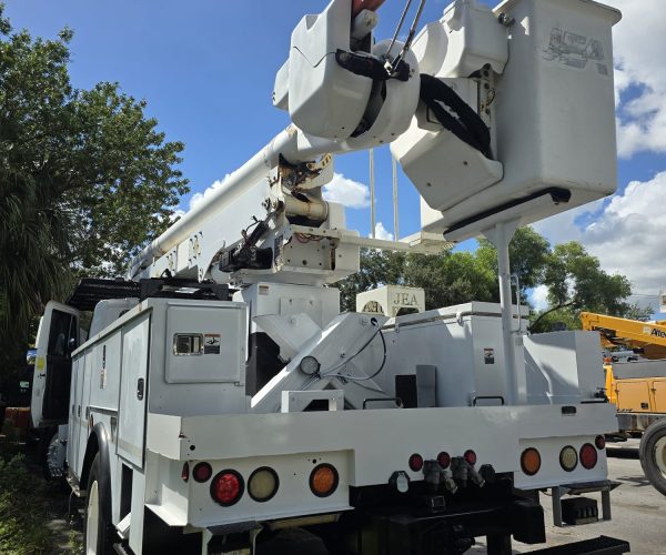 2012 INTERNATIONAL ALTEC AM55 60 FT DOUBLE MEN BUCKET & UTILITY TRUCK 002