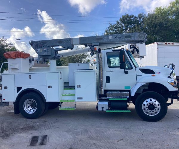 2012 INTERNATIONAL BUCKET TRUCK ALTEC TA40 45FT 001