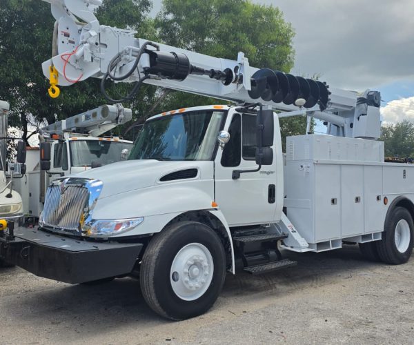 2012 INTERNATIONAL DIGGER DERRICK ALTEC DM 47-TR, 23,790LB & 47 FT SHEAVE HEIGHT 3 SECTIONS 001