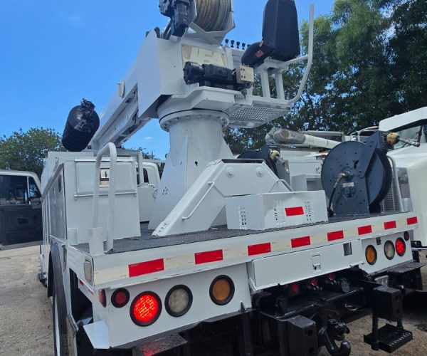 2012 INTERNATIONAL DIGGER DERRICK ALTEC DM 47-TR, 23,790LB & 47 FT SHEAVE HEIGHT 3 SECTIONS 002