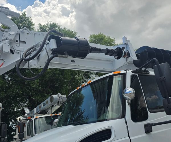 2012 INTERNATIONAL DIGGER DERRICK ALTEC DM 47-TR, 23,790LB & 47 FT SHEAVE HEIGHT 3 SECTIONS 003
