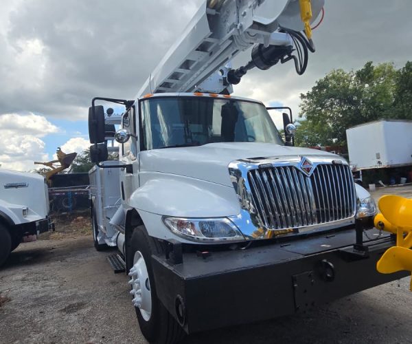 2012 INTERNATIONAL DIGGER DERRICK ALTEC DM 47-TR, 23,790LB & 47 FT SHEAVE HEIGHT 3 SECTIONS 005