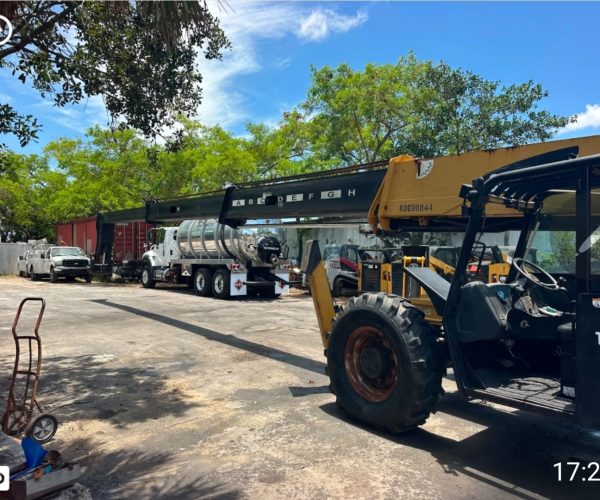 2013 CATERPILLAR TL1055C TELEHANDLER 10,000 LB LIFT 55 FT REACH ENCLOSED CAB 4X4 005