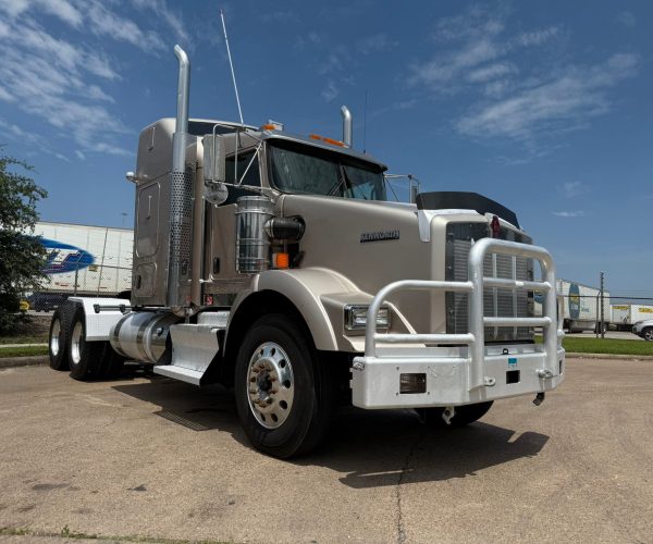 2013 KENWORTH T800 001