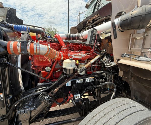 2013 KENWORTH T800 013