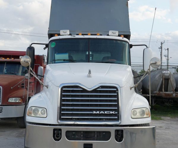 2013 MACK CXU613 TRI-AXLE DUMP TRUCK 004