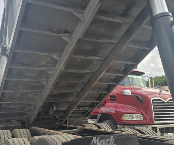 2013 MACK CXU613 TRI-AXLE DUMP TRUCK 015