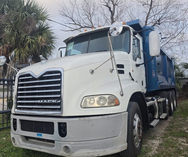 2013 MACK DUMP TRUCK TRI-AXLE STEEREABLE THIRD AXLE 002