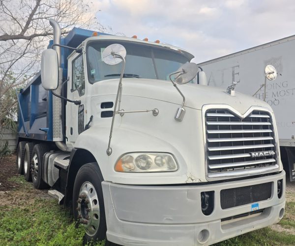 2013 MACK DUMP TRUCK TRI-AXLE STEEREABLE THIRD AXLE 003