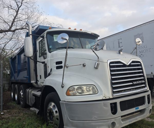 2013 MACK DUMP TRUCK TRI-AXLE STEEREABLE THIRD AXLE 005