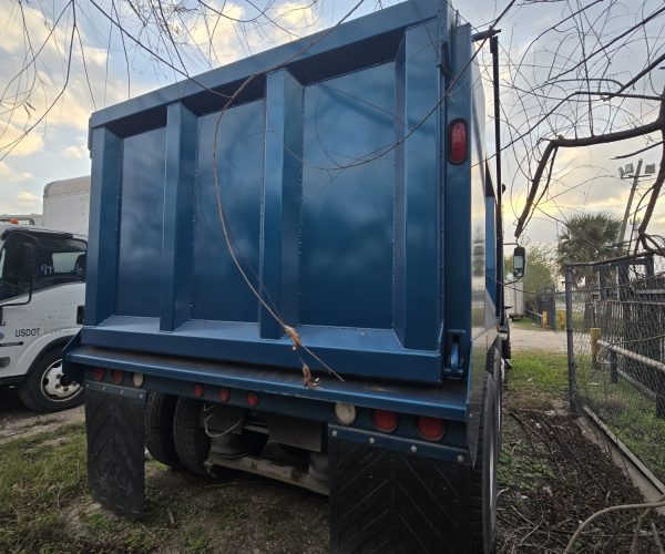 2013 MACK DUMP TRUCK TRI-AXLE STEEREABLE THIRD AXLE 006
