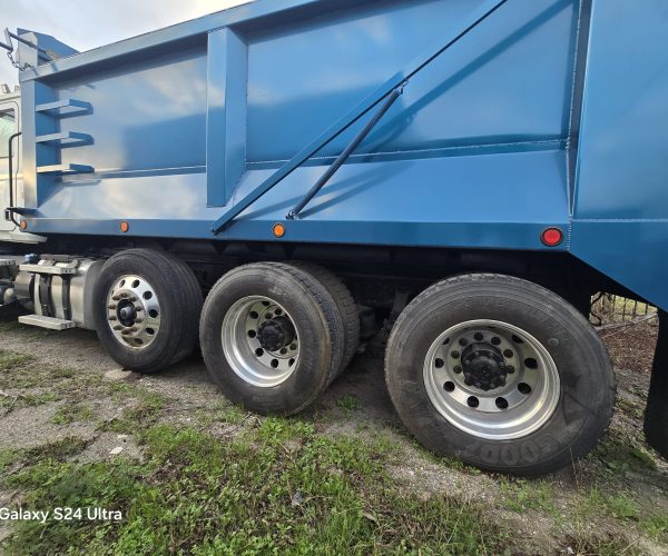 2013 MACK DUMP TRUCK TRI-AXLE STEEREABLE THIRD AXLE 007