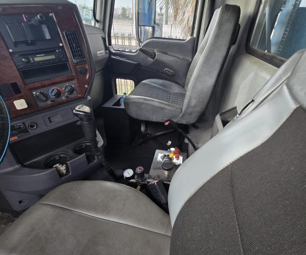 2013 MACK DUMP TRUCK TRI-AXLE STEEREABLE THIRD AXLE 009