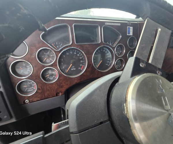 2013 MACK DUMP TRUCK TRI-AXLE STEEREABLE THIRD AXLE 010