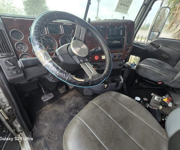 2013 MACK DUMP TRUCK TRI-AXLE STEEREABLE THIRD AXLE 011