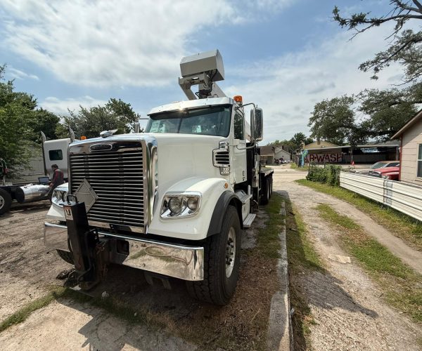2013 NATIONAL NBT30 30 TON BOOM TRUCK CRANE 002