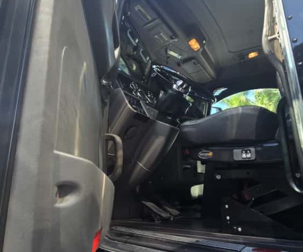 2013 PETERBILT 365 DUMP TRUCK TRI-AXLE WSTEEREABLE THIRD AXLE 013