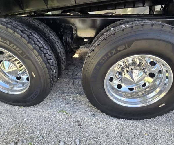 2013 PETERBILT 365 DUMP TRUCK TRI-AXLE WSTEEREABLE THIRD AXLE 019