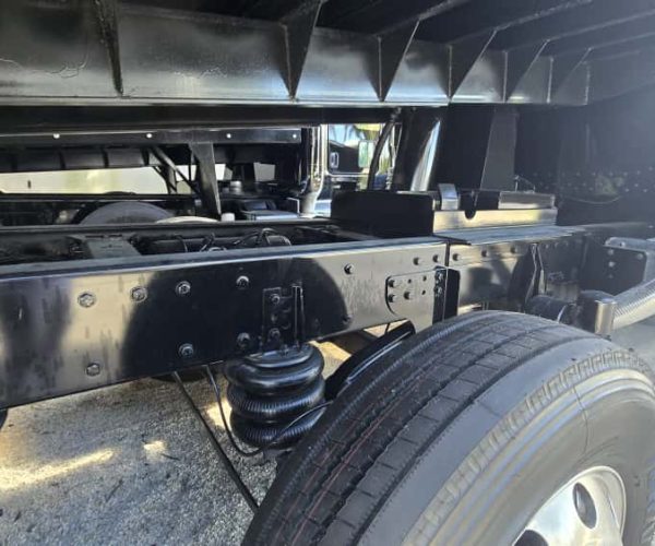 2013 PETERBILT 365 DUMP TRUCK TRI-AXLE WSTEEREABLE THIRD AXLE 022