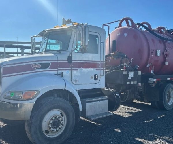 2013 PETERBILT 384 6X4 VACUUM TANK TRUCK STEEL 3000 GALLON 001