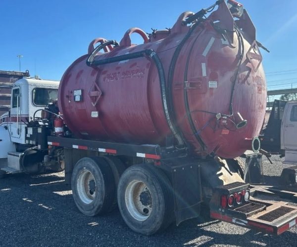 2013 PETERBILT 384 6X4 VACUUM TANK TRUCK STEEL 3000 GALLON 002
