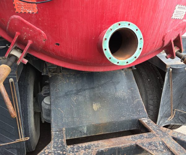 2013 PETERBILT 384 6X4 VACUUM TANK TRUCK STEEL 3000 GALLON 010