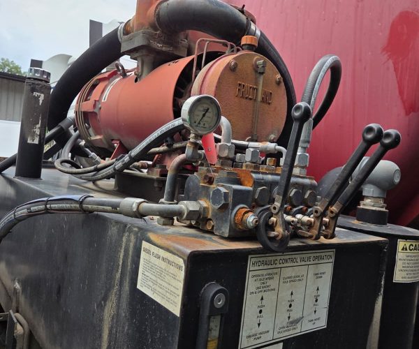 2013 PETERBILT 384 6X4 VACUUM TANK TRUCK STEEL 3000 GALLON 011