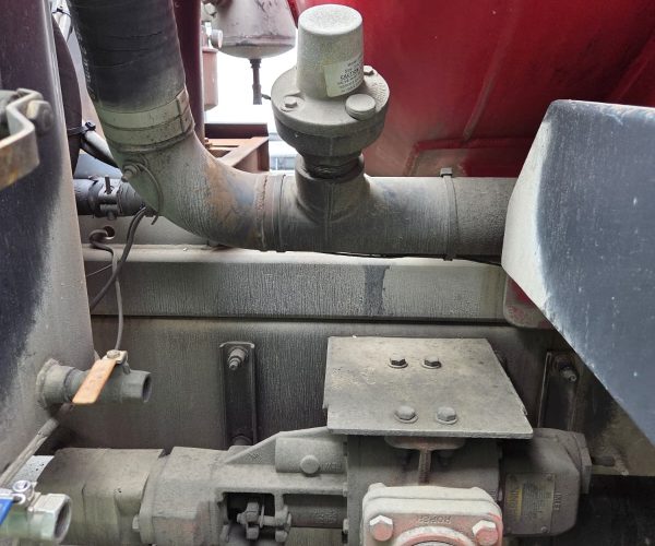 2013 PETERBILT 384 6X4 VACUUM TANK TRUCK STEEL 3000 GALLON 012