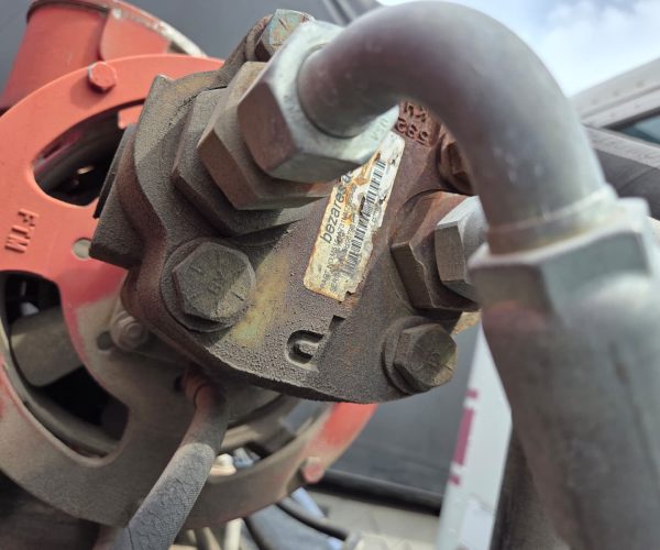 2013 PETERBILT 384 6X4 VACUUM TANK TRUCK STEEL 3000 GALLON 013