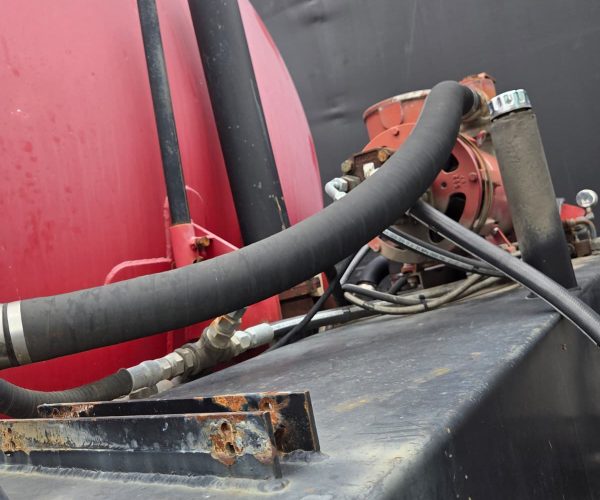 2013 PETERBILT 384 6X4 VACUUM TANK TRUCK STEEL 3000 GALLON 014