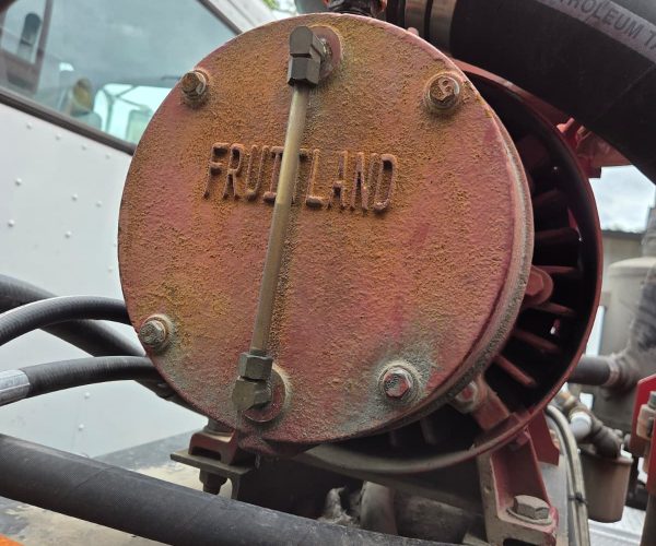 2013 PETERBILT 384 6X4 VACUUM TANK TRUCK STEEL 3000 GALLON 015