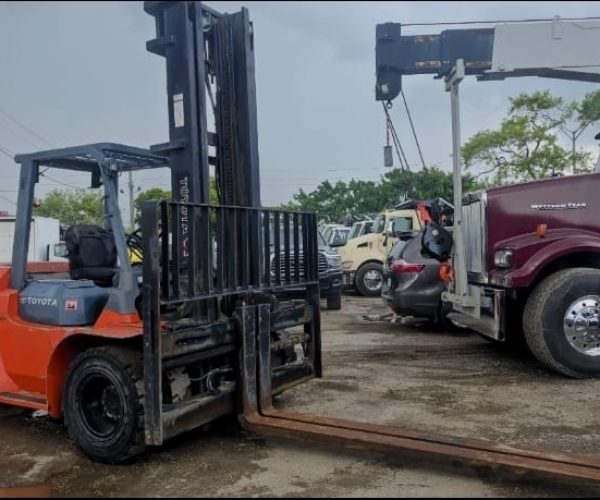 2013 TOYOTA 7FDU70 HEAVY DUTY FORKLIFT 15.500LB 001