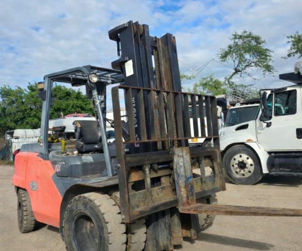 2013 TOYOTA FORKLIFT 8FD45U 8.250 LBS 002
