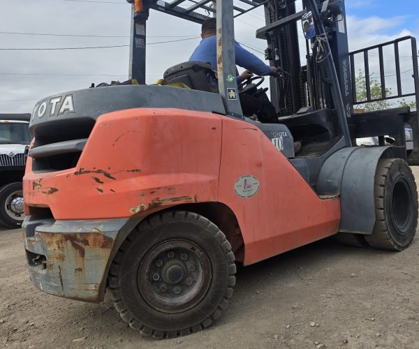 2013 TOYOTA FORKLIFT 8FD45U 8.250 LBS 004