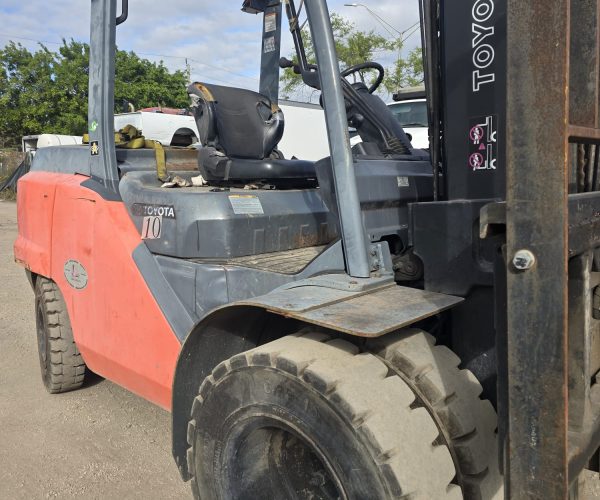 2013 TOYOTA FORKLIFT 8FD45U 8.250 LBS 005