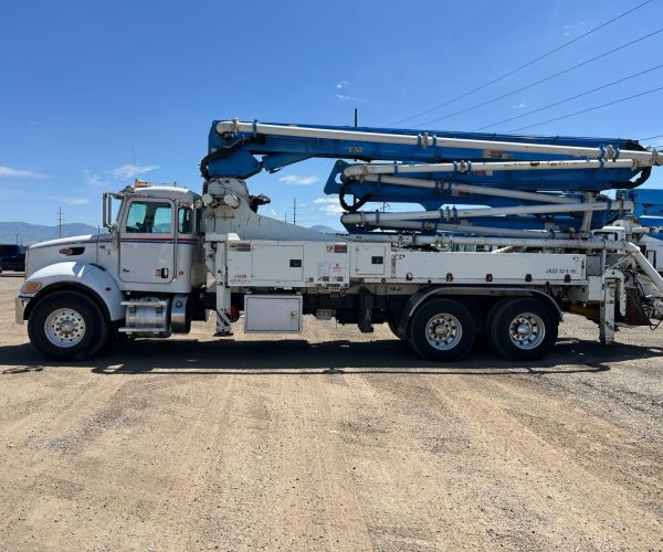 2014 ALLIANCE CONCRETE PUMP 32 METER MOUNTED ON A 2015 003